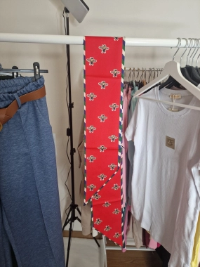 Dámský luxusní šál šátek 30% silk červený se vzorem
