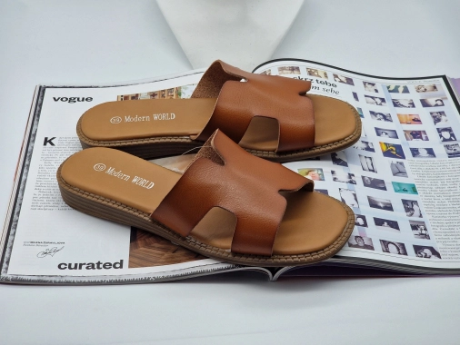 39 Dámské stylové moderní pantofle Locanto