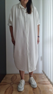 Dámské šaty na propínání oversize Thea bílá