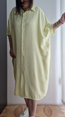 Dámské šaty na propínání oversize Thea žlutá