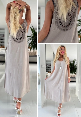 Béžové letní dámské šaty se zdobenými zády oversize