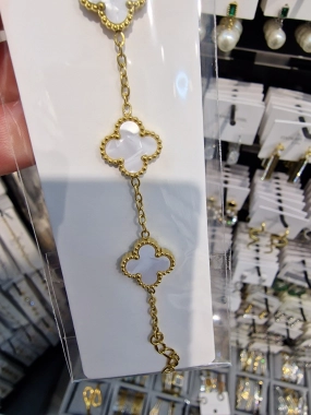 Náramek na ruku z chirurgické oceli číslo 5. perleťový bílý