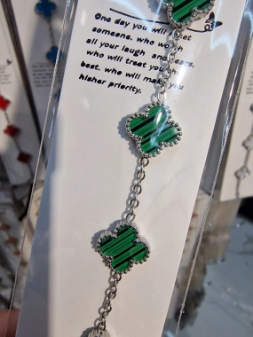 Náramek na ruku z chirurgické oceli číslo 12. zelený