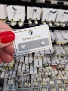 Náušnice z chirurgické oceli stříbrné perleťové malé