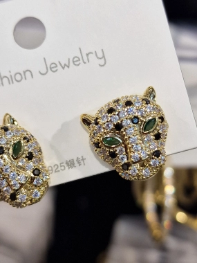 10/ Luxusní dámské náušnice Leopard z chirurgické oceli