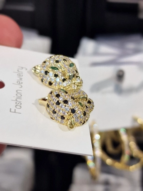 10/ Luxusní dámské náušnice Leopard z chirurgické oceli