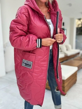 Dámská prošívaná lehká bunda s kapucí vínová