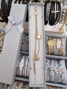 Luxusní dámský náramek na ruku se srdíčky