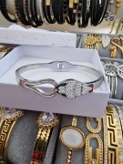 Luxusní dámský pevný náramek had zirkony stříbrný