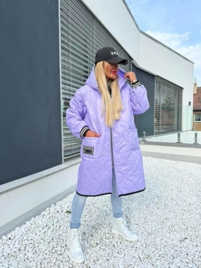 Fialková prošívaná dámská bunda s kapucí na zip