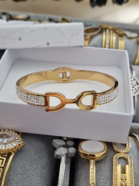 Dámský pevný náramek D se zirkony