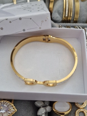 Dámský pevný náramek D se zirkony