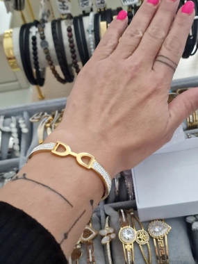 Dámský pevný náramek D se zirkony