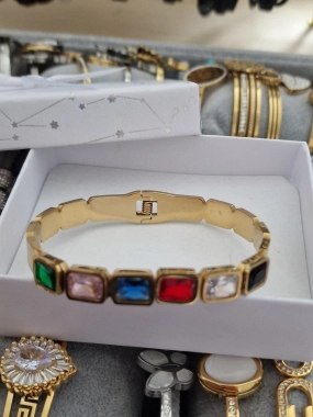 Dámský pevný náramek se šesti barevnými kamínky