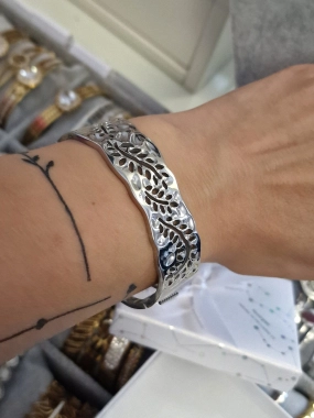 N48 Nádherný dámský náramek stříbrný zdobený ornamenty