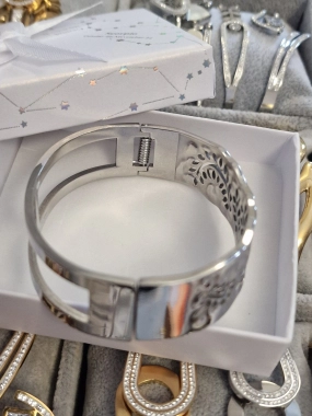 N48 Nádherný dámský náramek stříbrný zdobený ornamenty