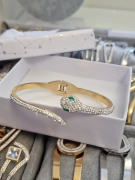 N59 Náramek had zelené oči bohatě zdobený zirkony