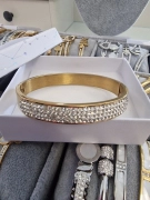 N11 Luxusní široký náramek bohatě zdobený zirkony