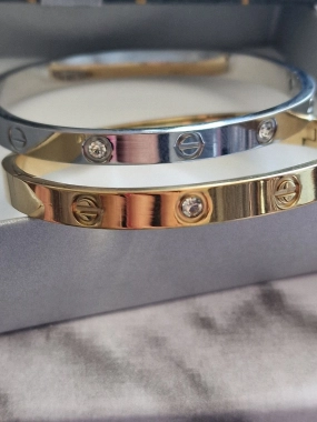 26 Luxusní pevný náramek Lorra chirurgická ocel