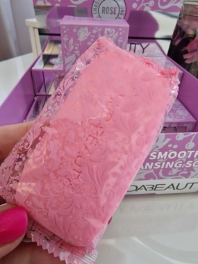 Tuhé mýdlo soap inspirováno vůní Yara Rose