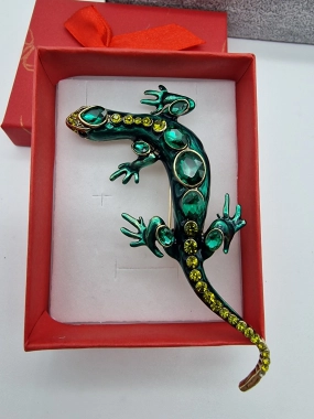 Brož ještěrka zelená zdobená zirkony