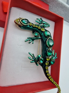 Brož ještěrka zelená zdobená zirkony