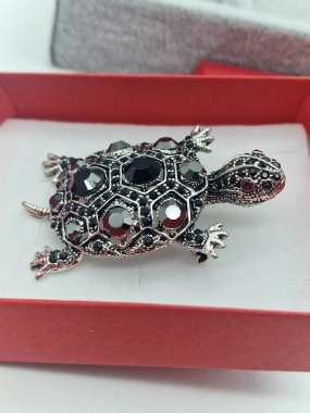 Luxusní brož želva stříbrnočerná zirkony