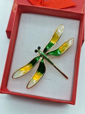Luxusní brož vážka žlutozelená s perletí