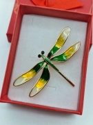 Luxusní brož vážka žlutozelená s perletí