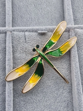 Luxusní brož vážka žlutozelená s perletí