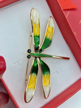 Luxusní brož vážka žlutozelená s perletí