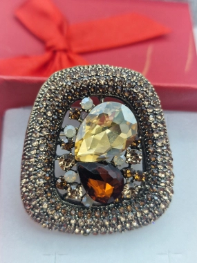 Luxusní brož drahokam bohatě zdobený zirkony