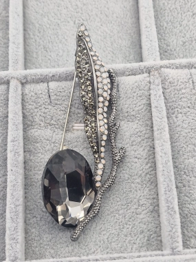 Luxusní brož černý drahokam lístek zirkony