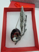 Luxusní brož černý drahokam lístek zirkony