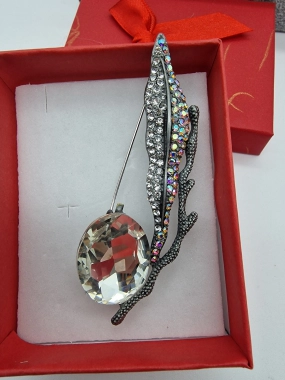 Luxusní brož bílý drahokam lístek zirkony