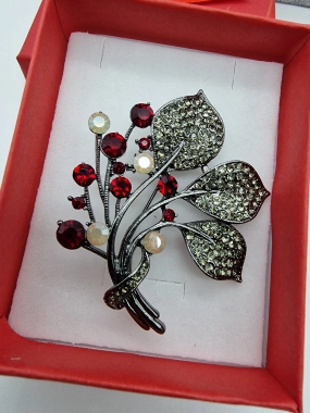 Luxusní brož květina červená zirkony