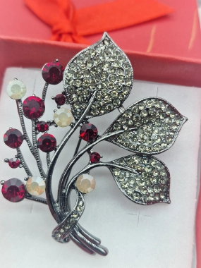 Luxusní brož květina červená zirkony