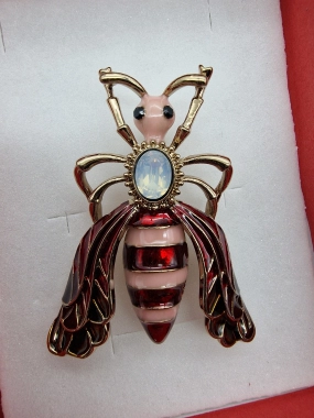 Luxusní brož královna červená