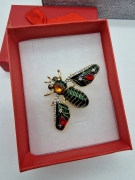 Luxusní brož moucha včelka zelená červené kamínky