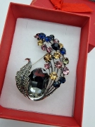 Luxusní brož s barevnými zirkony