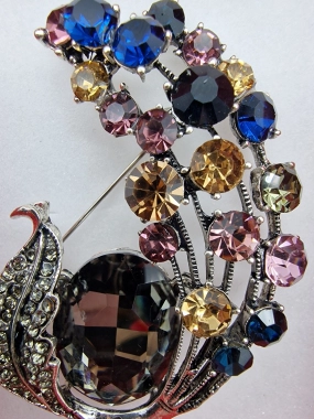 Luxusní brož s barevnými zirkony
