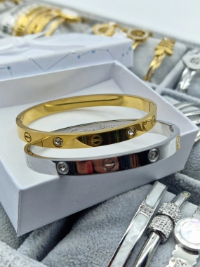 Luxusní pevný náramek Lora zlatý zirkony