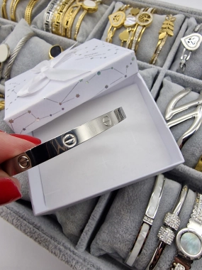 Luxusní pevný náramek Lora stříbrný