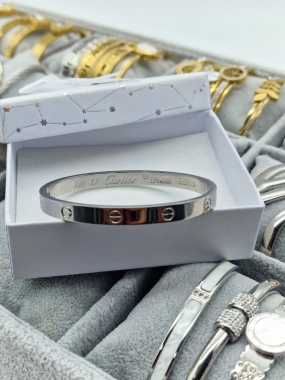 Luxusní pevný náramek Lora stříbrný