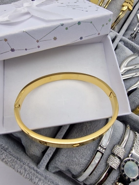 Luxusní pevný náramek Lora zlatý