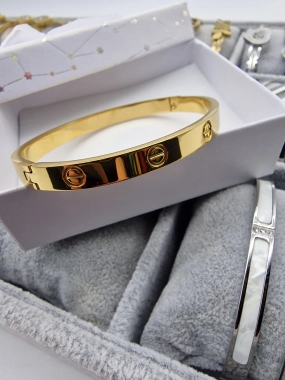 Luxusní pevný náramek Lora zlatý