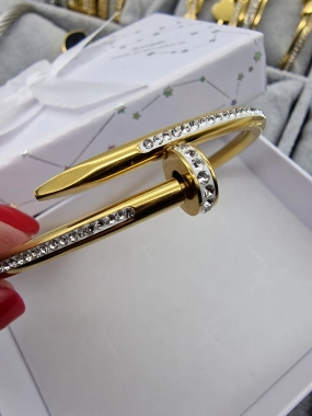 Luxusní dámský náramek Lora hřebík zlatý zirkony