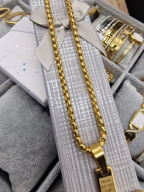 P2 Unisex náhrdelník s křížem velký chirurgická ocel zlatý