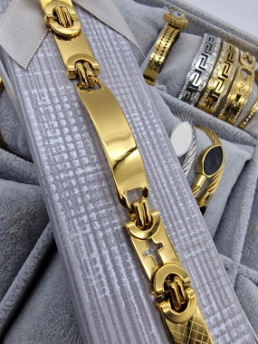 Pánský náramek na ruku destička kříž