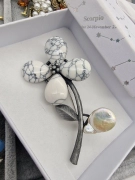 Vzor č. 1 Luxusní brož velká květinka květina šedá